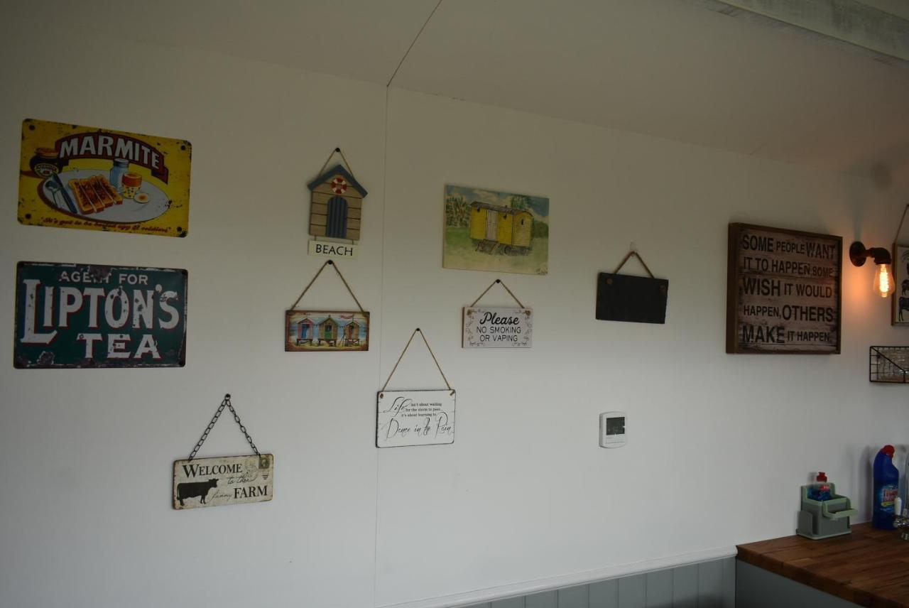 Lanterns Shepherds Huts & Glamping Happisburgh Exterior foto